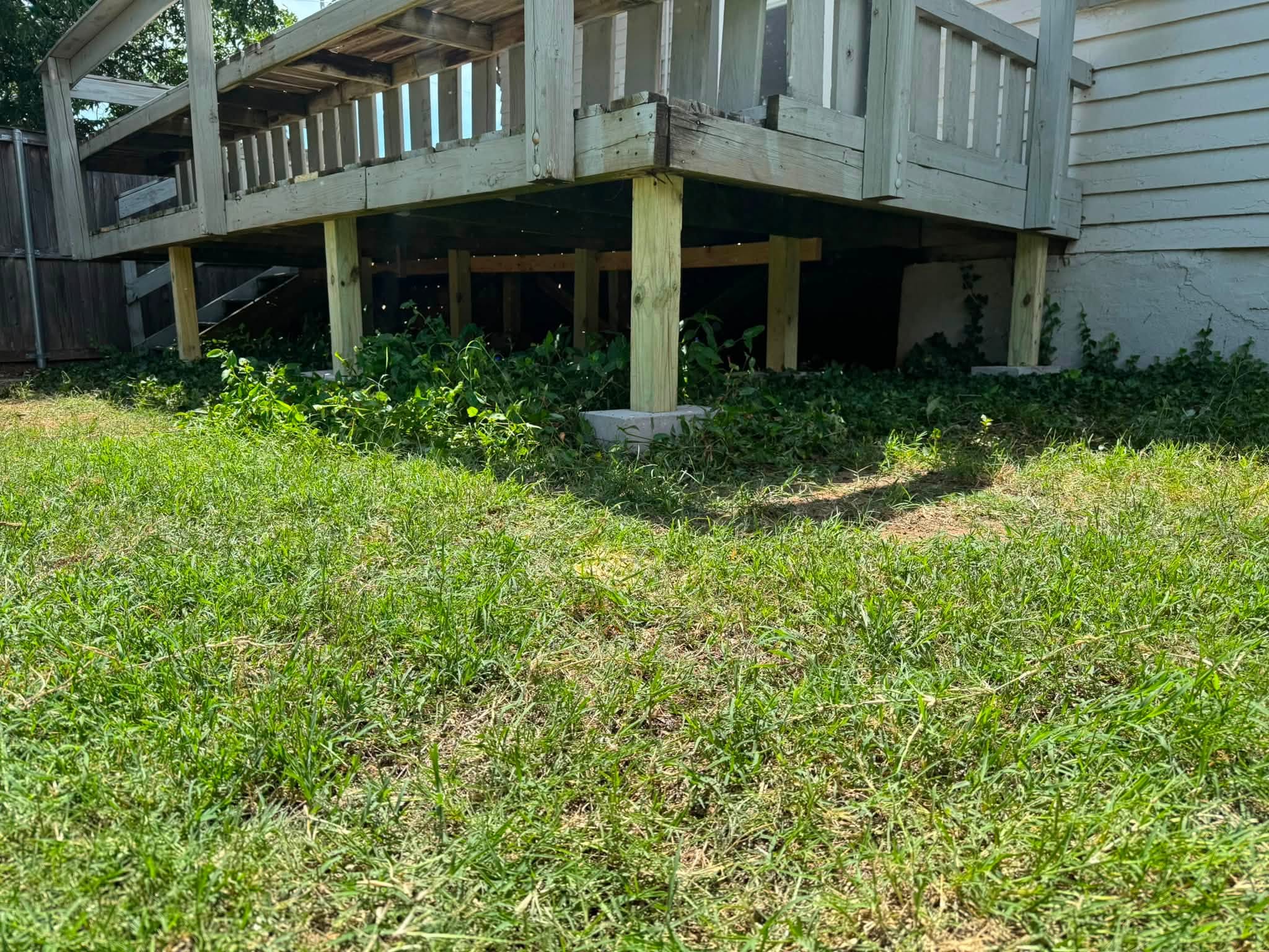 Deck support posts and framing under an elevated deck